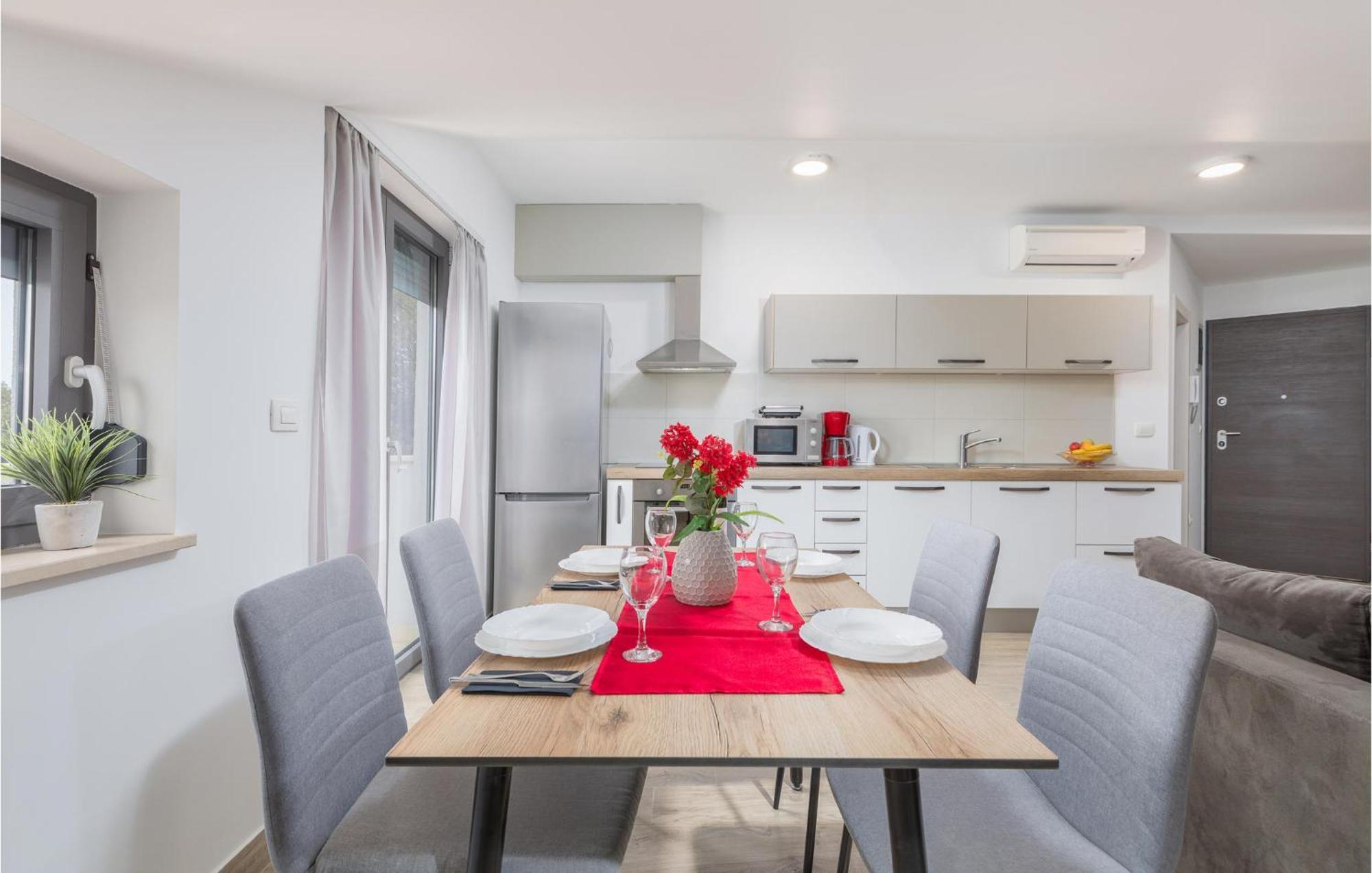 Stunning Apartment In Pjescana Uvala With Wifi Экстерьер фото