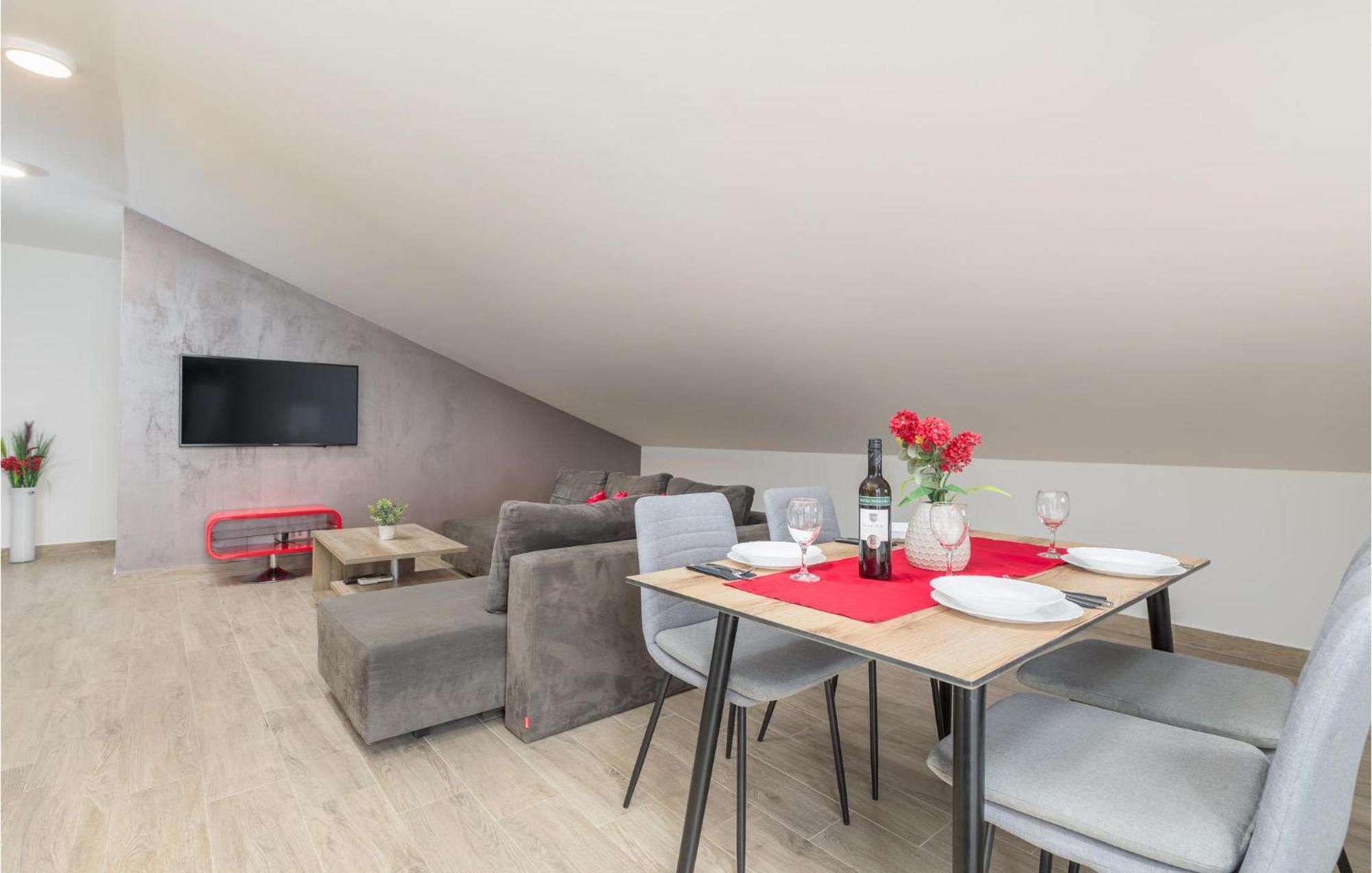 Stunning Apartment In Pjescana Uvala With Wifi Экстерьер фото