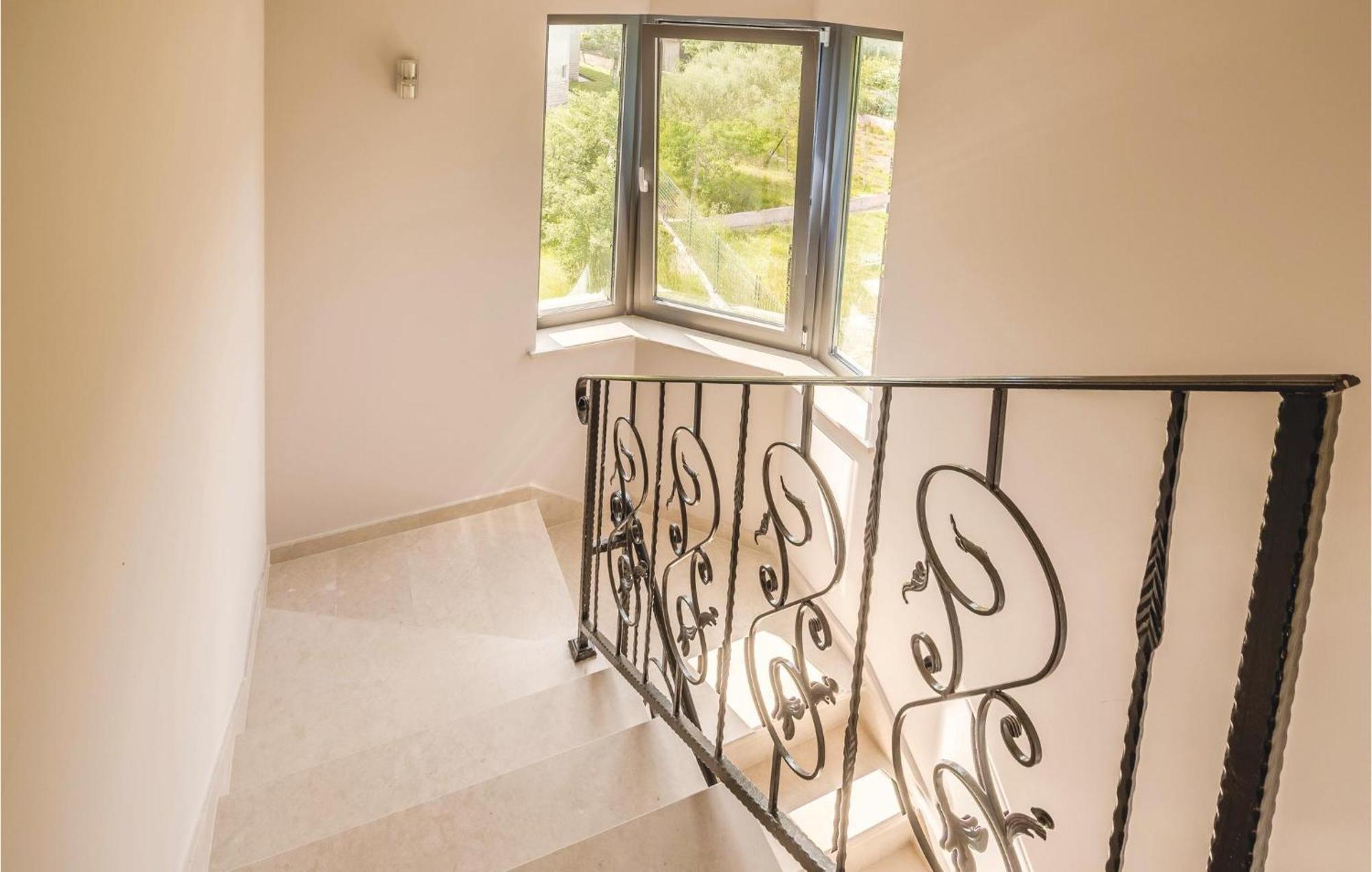 Stunning Apartment In Pjescana Uvala With Wifi Экстерьер фото